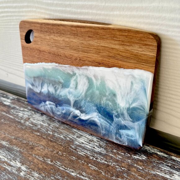 Ocean Waves Resin Wood Cutting Board Charcuterie Board with Handle Cheeseboard B - Picture 3 of 5